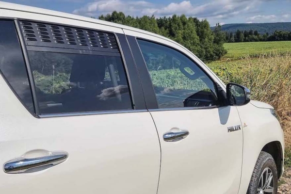 Lüftungsbleche Seitenfenster hinten - Toyota Hilux ab BJ 2016